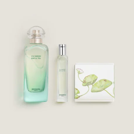 un-jardin-sur-le-nil-eau-de-toilette-gift-set--114672V0-worn-2-0-0-800-800_g