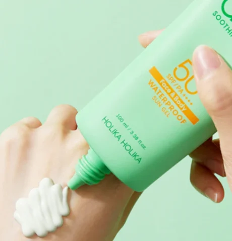 HOLIKAHOLIKAAloeSoothingEssenceWaterproofSunGel-02_490x510_crop_center