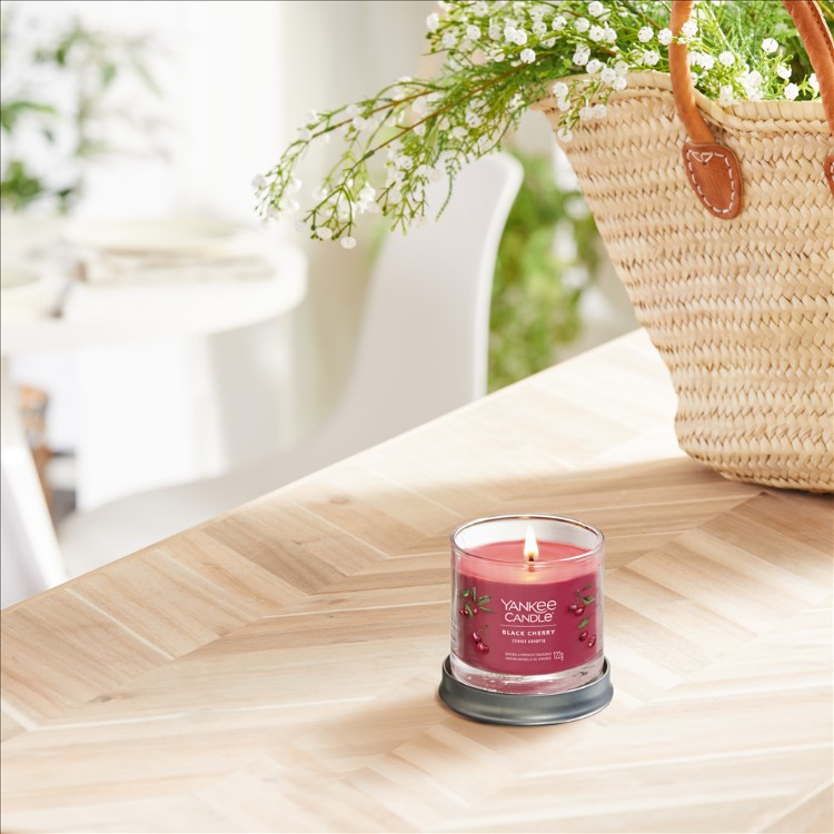 Yankee Candle Signature Small Tumbler Scented candle Black Cherry 122 g - imagine 2
