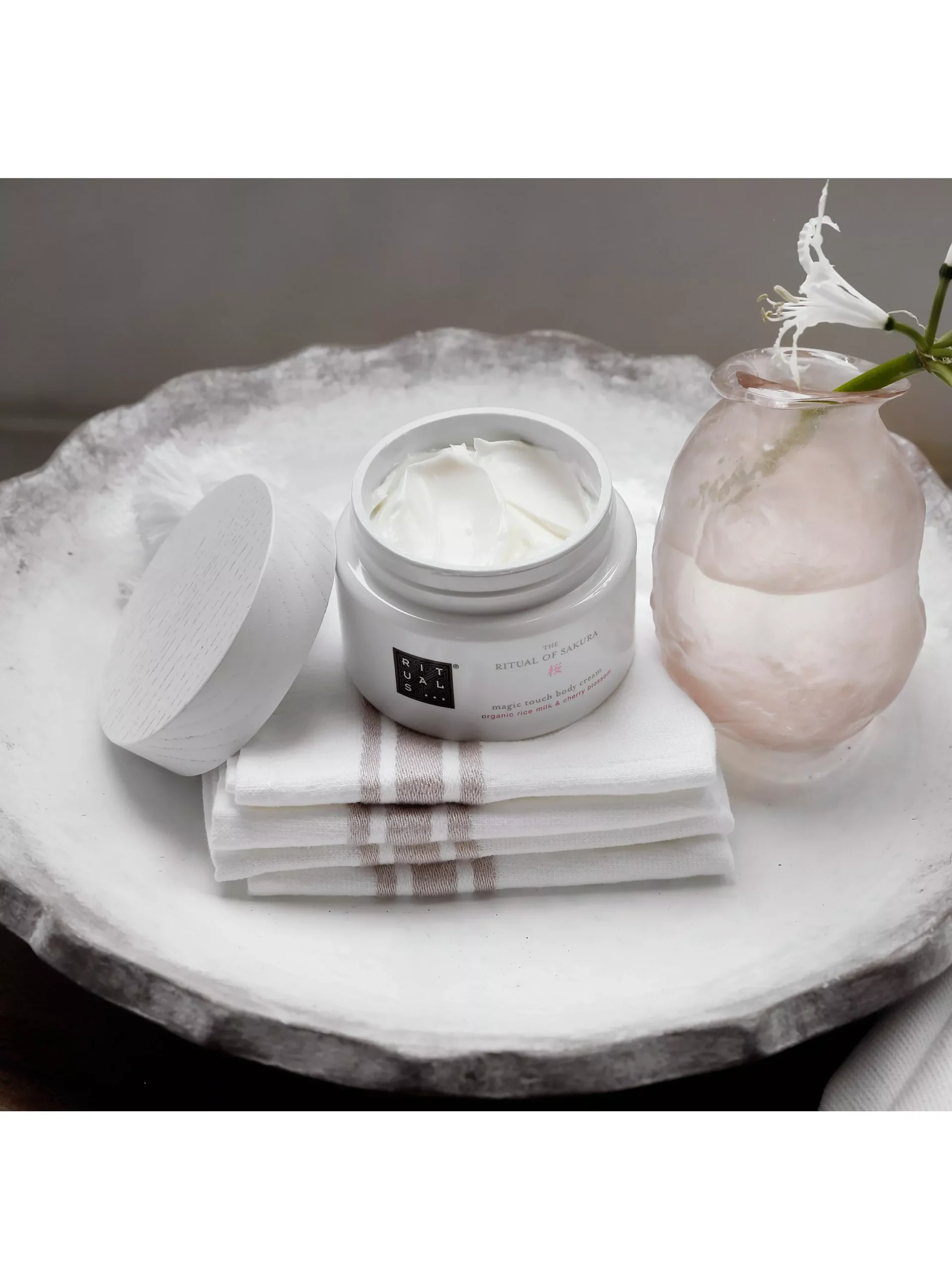Rituals The Ritual of Sakura Magic Touch Body Cream 220 ml - imagine 3