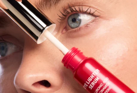 3264680045295-VN069001_MERVEILLANCE-EYE-LIGHTER-SERUM-USAGE_1474x1000_c70bb3ae-85b3-4732-8377-5e7f42e50844