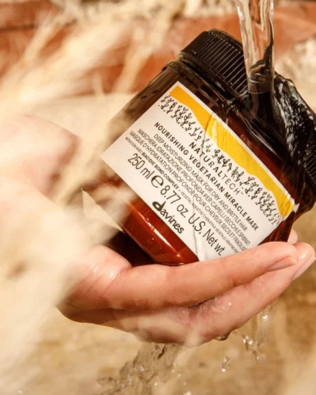 davines-masca-de-hidratare-pt-parul-uscat-si-fragil-nourishing-vegetarian-miracle-mask-250ml-324611