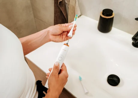 sonicky-zubni-kartacek-s-cestovnim-pouzdrem-perfect-smile-white-zk7010-image1-big_ies56877373