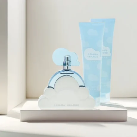 4919186-Ariana-Grande-Cloud-3-Piece-Gift-Set--Eau-De-Parfum-100ml---Body-Souffle-100ml---Bath-_-Shower-Gel-100ml-Bottles-Lifestyle-2000-x-2000_800x